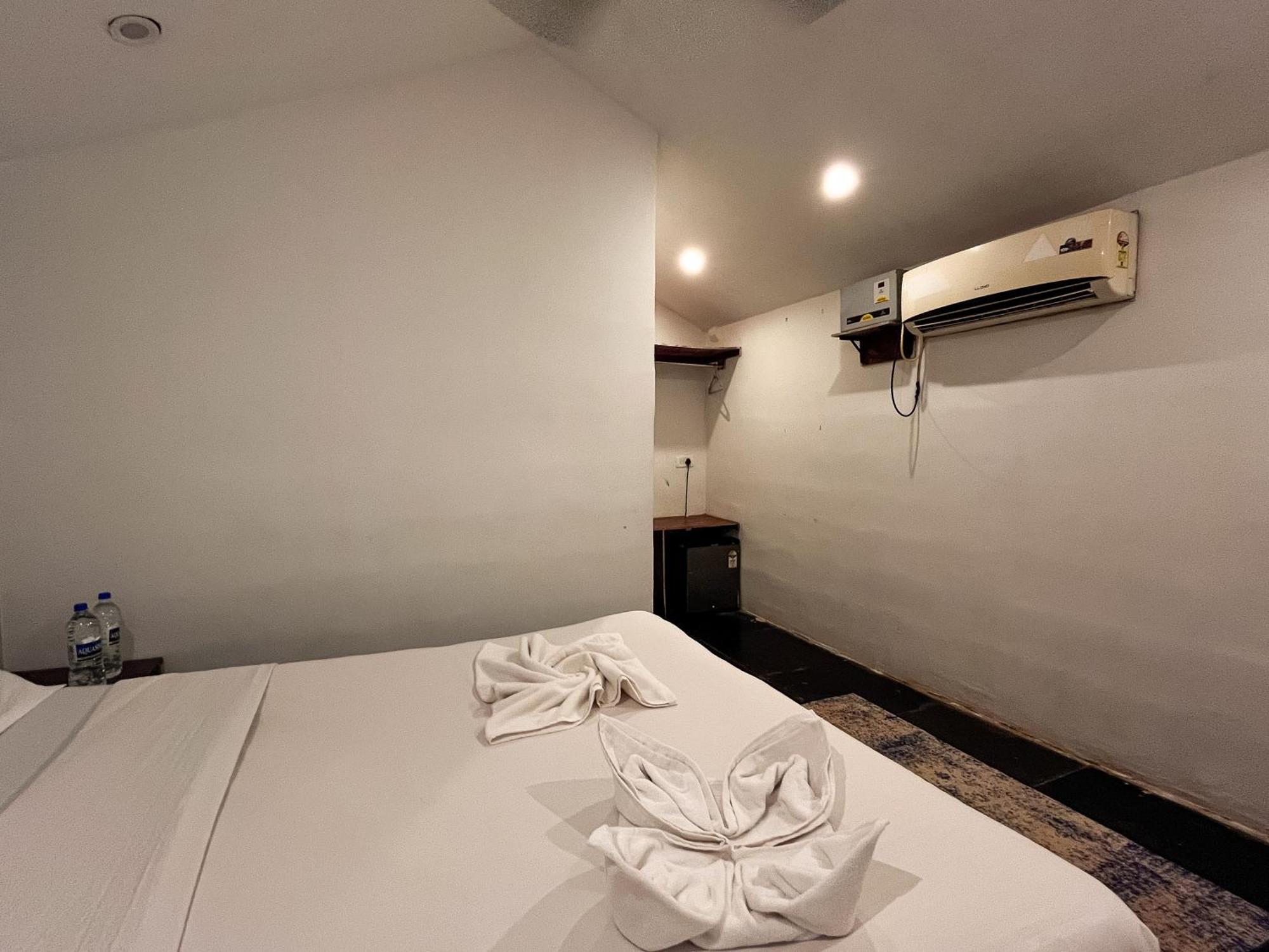 12 Monks - Beachside Hostel Arambol Ngoại thất bức ảnh