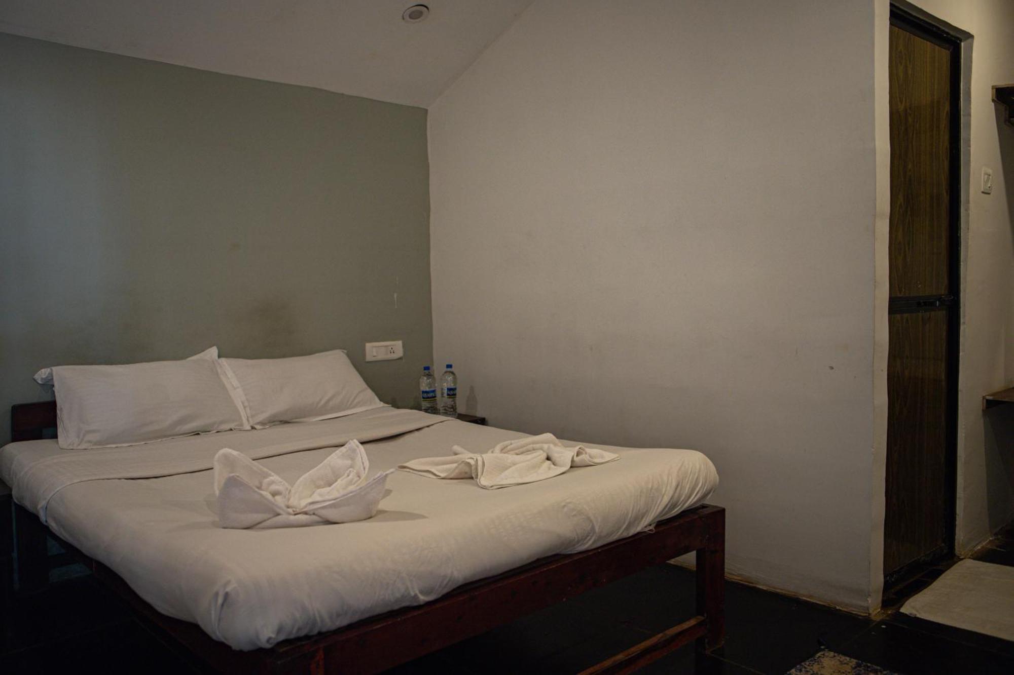 12 Monks - Beachside Hostel Arambol Ngoại thất bức ảnh