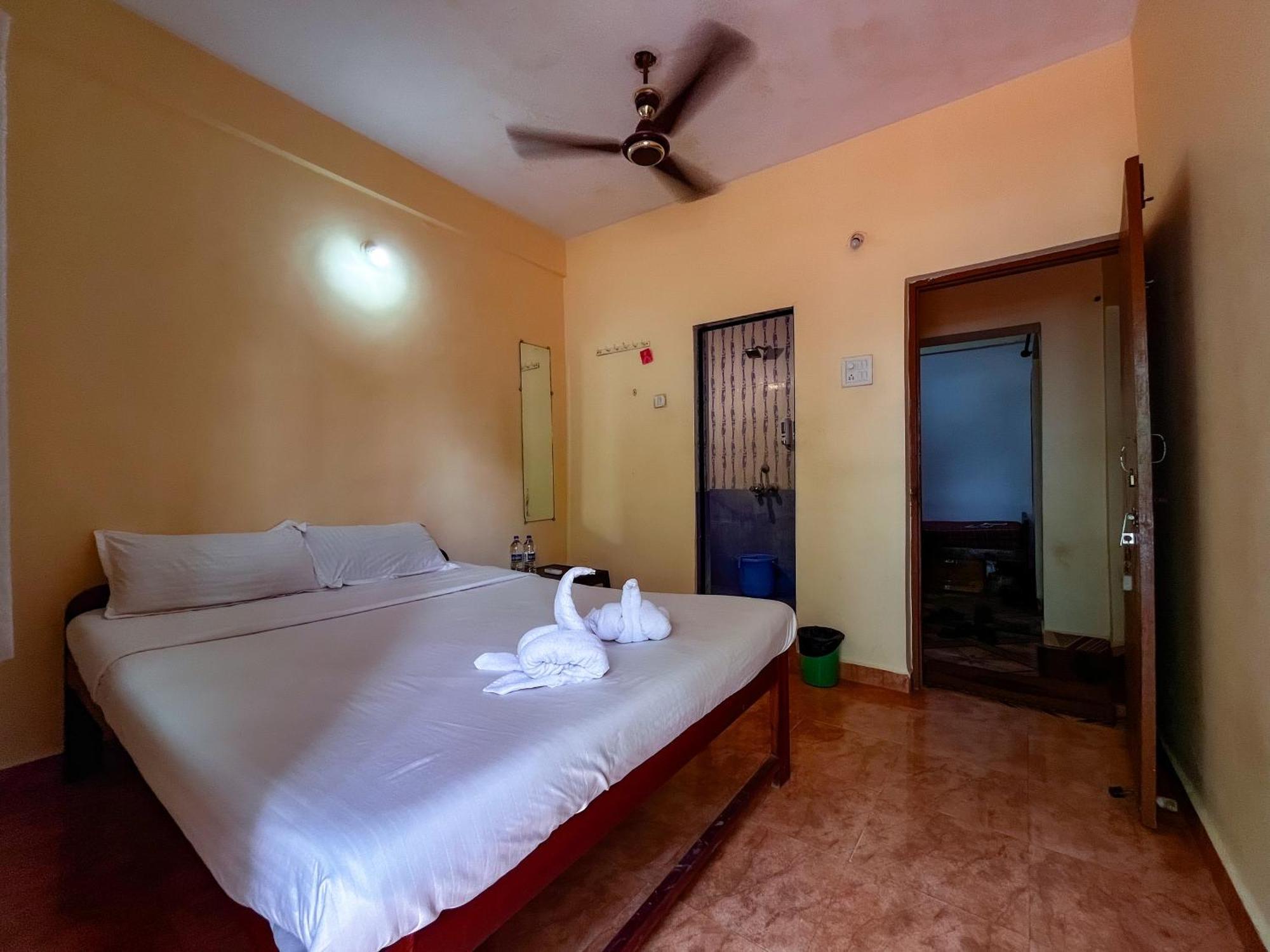 12 Monks - Beachside Hostel Arambol Ngoại thất bức ảnh