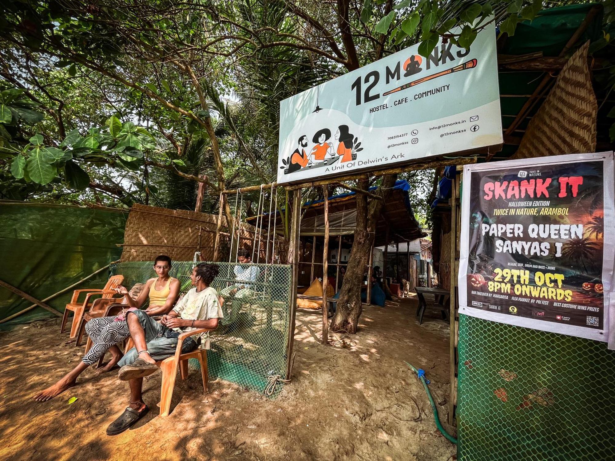 12 Monks - Beachside Hostel Arambol Ngoại thất bức ảnh