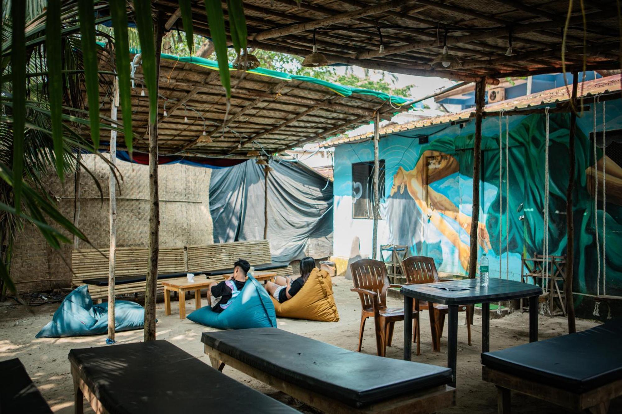 12 Monks - Beachside Hostel Arambol Ngoại thất bức ảnh